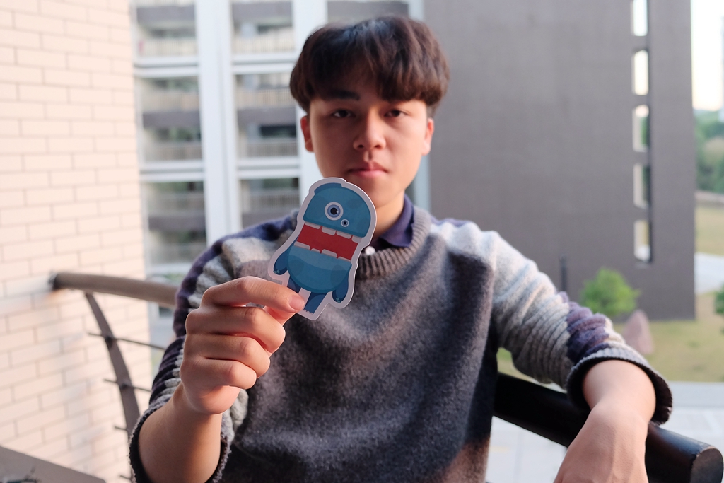 用触摸屏打游戏的朋友可以放下了，被229元手柄的体感震撼到了