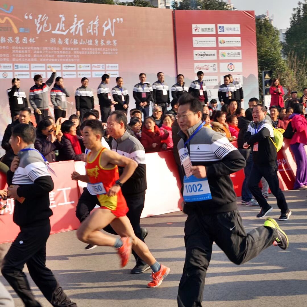 韶山前来瞻仰的人山人海,韶山游客中心人山人海