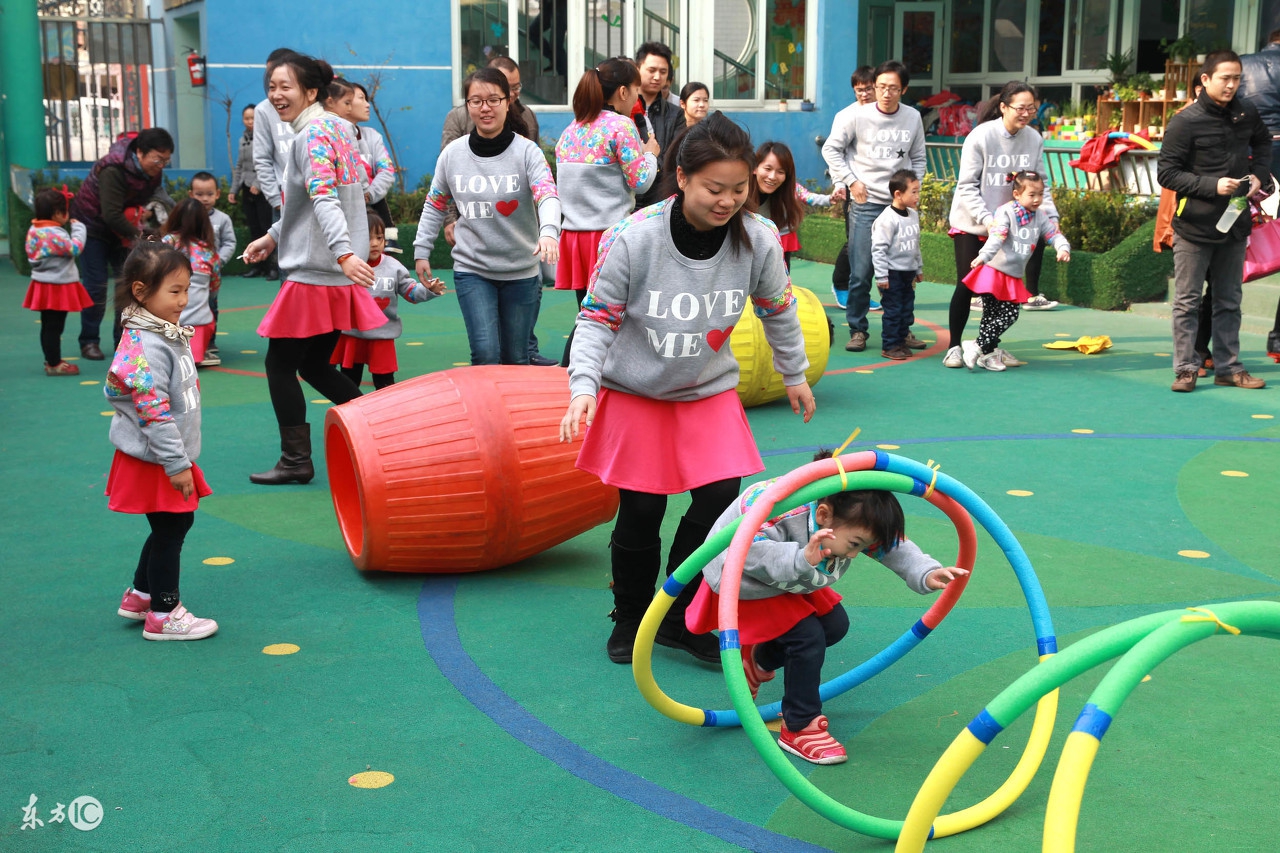 幼儿户外游戏抢小球游戏玩法,幼儿园室内小游戏沙包玩法