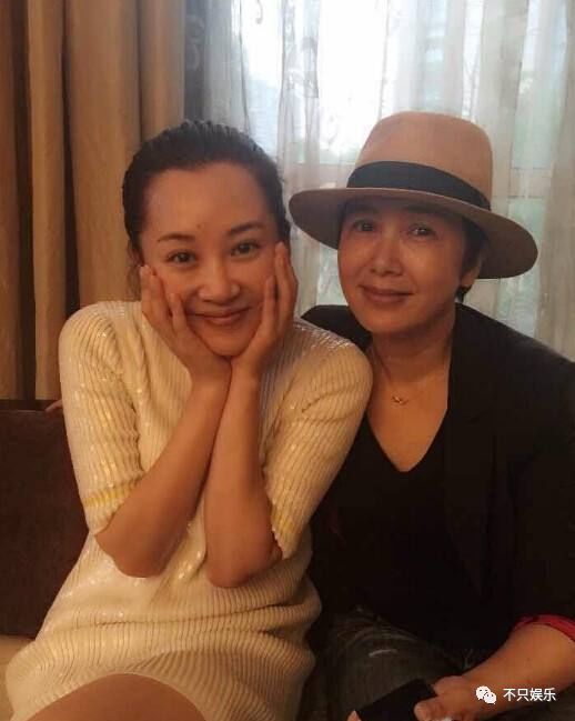 许晴到底是怎么保养的？48岁的年纪还有着少女的模样和*女熟**的身材