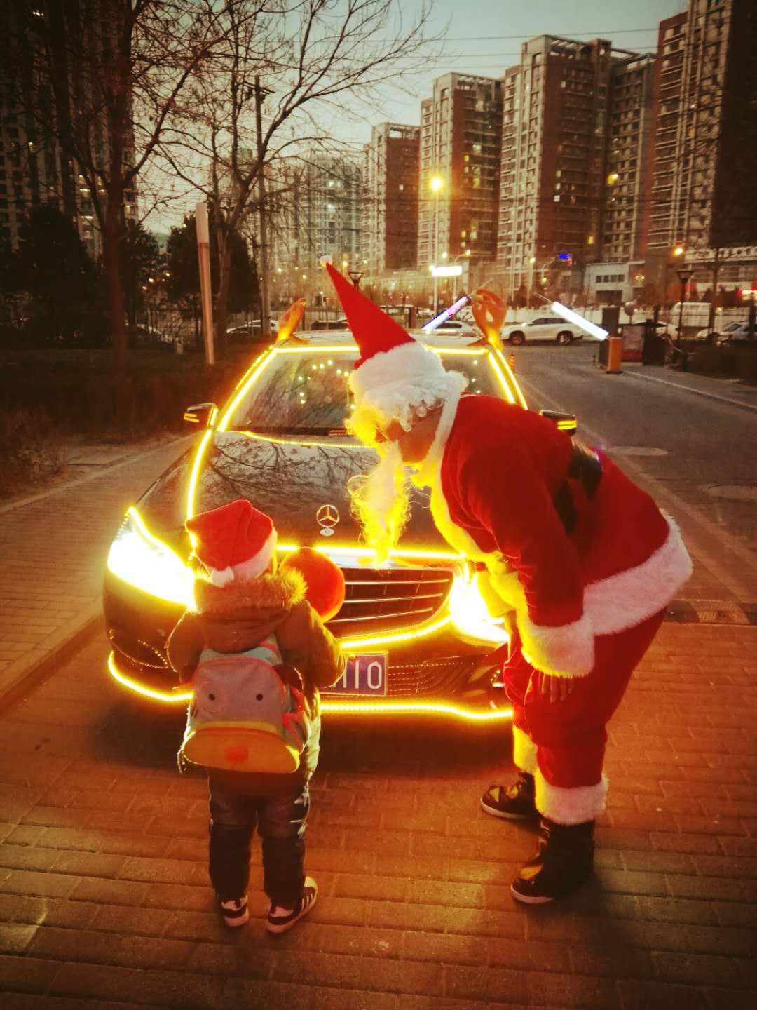 从60岁老人到一家三口，“滴滴童话雪橇车”在这个圣诞经历了什么