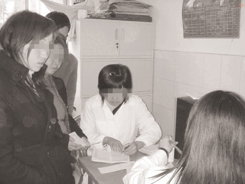 三岁宝宝鸡蛋一大一小,三岁儿童鸡蛋一大一小怎么干预