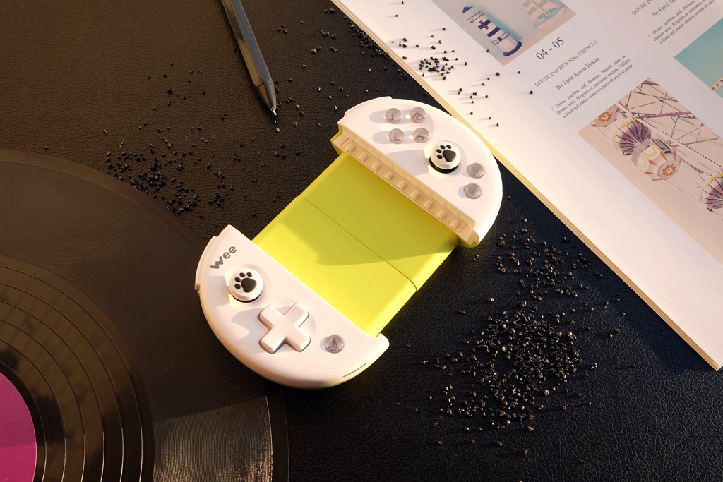 用触摸屏打游戏的朋友可以放下了，被229元手柄的体感震撼到了