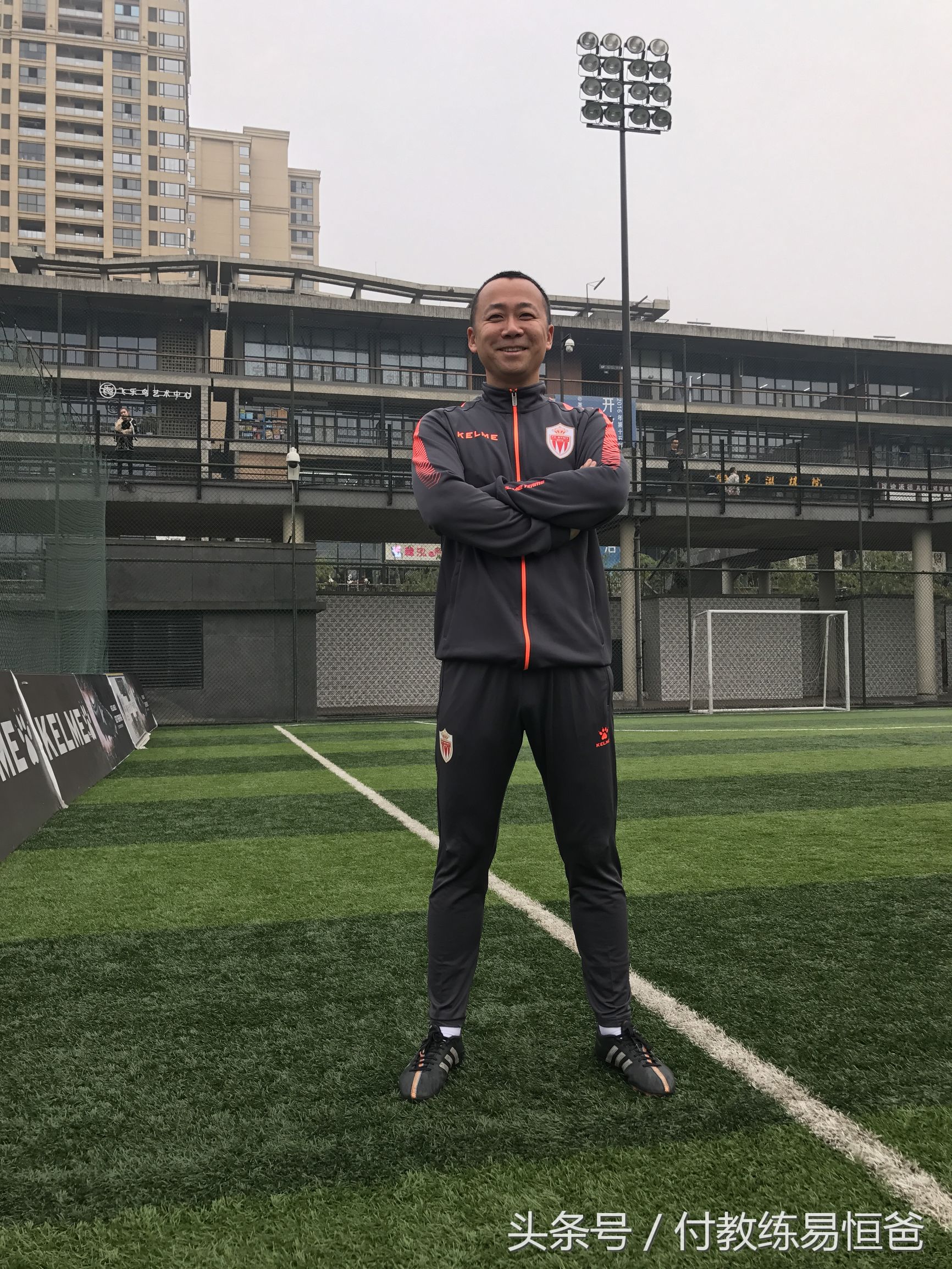 教孩子踢球先要理解足球,小孩子踢球普遍存在的问题