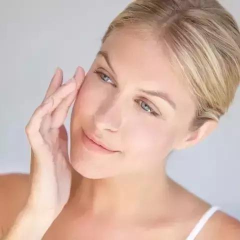 混合性肤质适合用爽肤水柔肤水,柔肤水化妆水爽肤水有什么区别