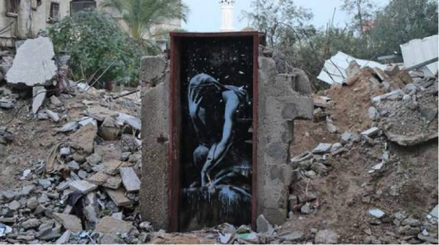 靠着瞎涂乱画，男人女人都想睡TA了