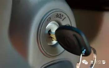 豪雨展开车轮战，快来get涉水行车新技能！