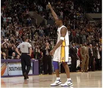 那些年科比穿过的球衣,那些年科比隔扣