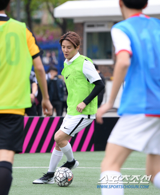 金俊秀李起光,金俊秀出场秀