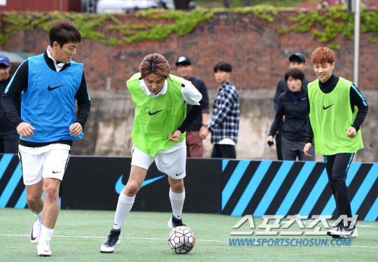 金俊秀李起光,金俊秀出场秀