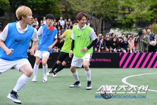 金俊秀李起光,金俊秀出场秀