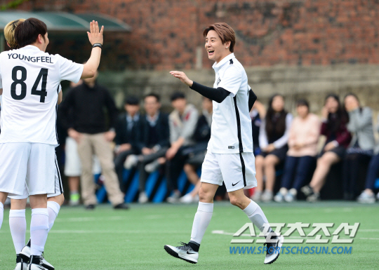 金俊秀李起光,金俊秀出场秀