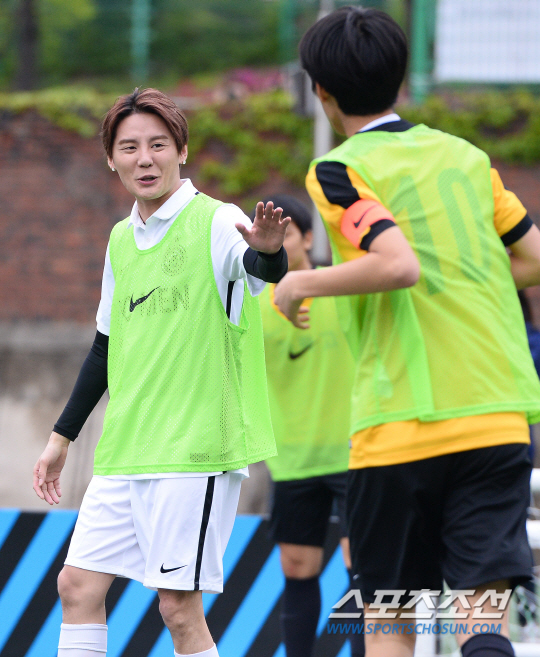 金俊秀李起光,金俊秀出场秀