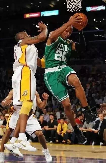 那些年科比穿过的球衣,那些年科比隔扣