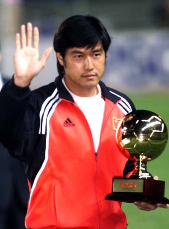 他放弃去英国踢球机会为国出战，因*球赌**入狱，曾登上国际足联专栏