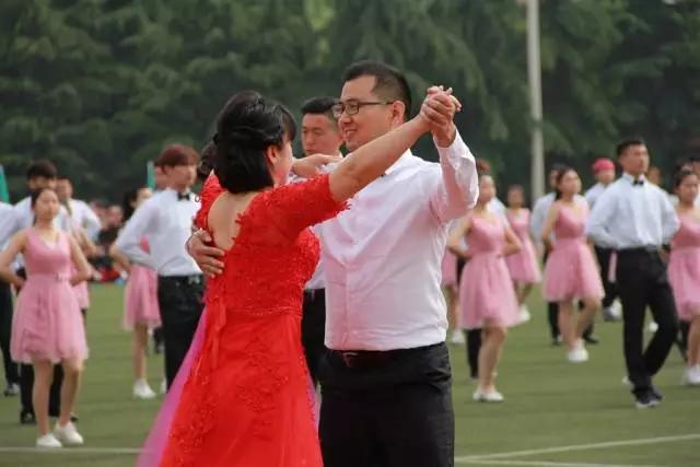 欧亚运动会开幕式啦啦操,大型无人机表演万人齐聚