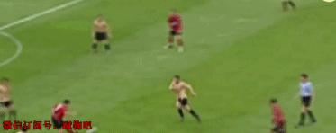 把球传进球门实拍,把球传进球门最完美gif