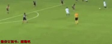 把球传进球门实拍,把球传进球门最完美gif