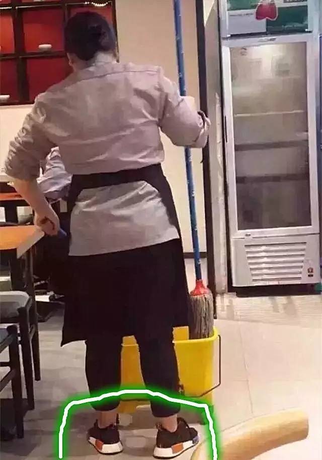 这双鞋有一个奇葩的名字，想必你们都知道了，叫TMD！