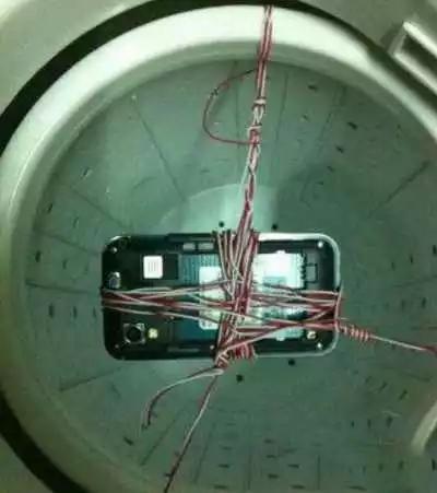 手机进水黑屏的恢复方法,手机进水10秒消除水印