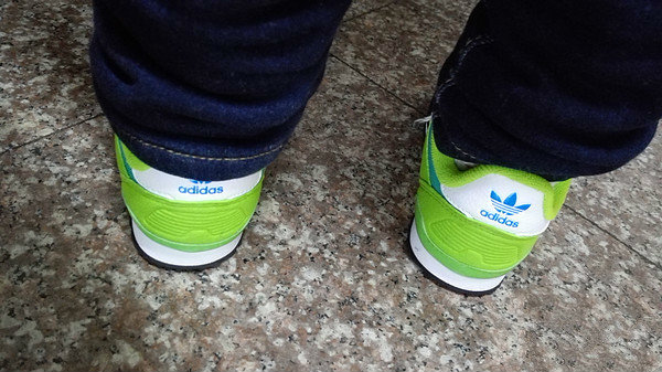 阿迪达斯贝壳毛毛鞋,大童鞋毛毛虫鞋新百伦