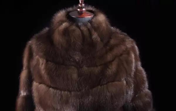 俄罗斯对“灰关”下手了！多城市税警没收大量貂皮大衣。。。