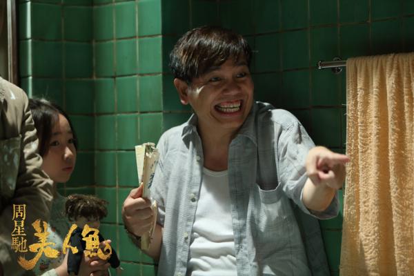 他龙套出道，失意时曾想自杀，直到遇见周星驰，现成星爷最佳搭档