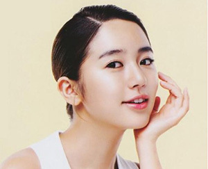 嘴角两侧有纹显老,嘴角纹特别显老怎么去除