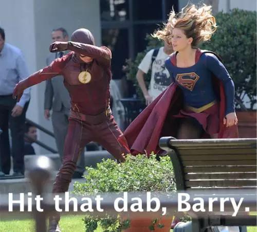 近期爆火氛围感拍照姿势,团队拍照的姿势大全