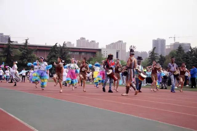 欧亚运动会开幕式啦啦操,大型无人机表演万人齐聚