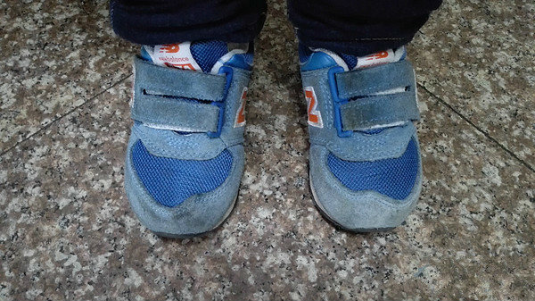 阿迪达斯贝壳毛毛鞋,大童鞋毛毛虫鞋新百伦