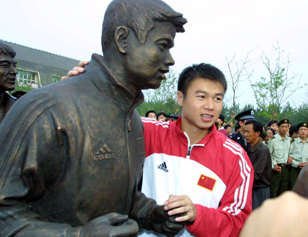 他是津门足坛的传奇人物，当年一剑封喉助国足圆梦世界杯