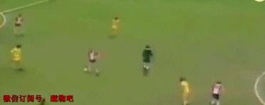 把球传进球门实拍,把球传进球门最完美gif