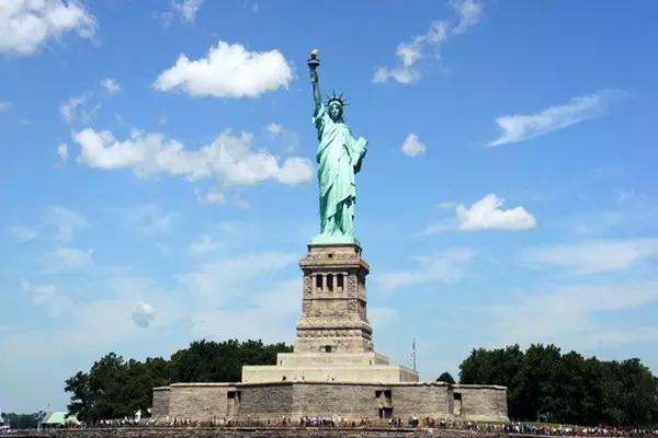 出境旅游需要身份证,出国游玩身份证办理