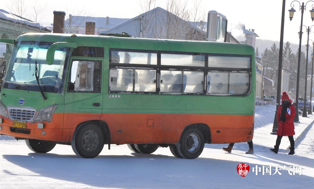 在-48℃的极寒天泡48℃的温泉来阿尔山过不一样的冬天