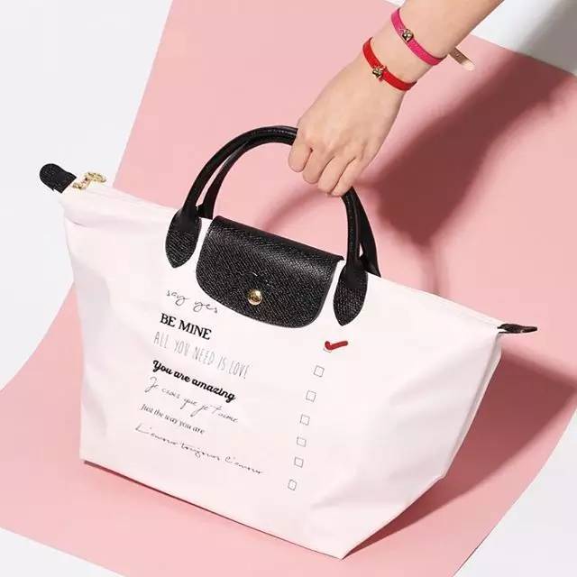 “半小时遇到4个同款”|留学生撞包大调查