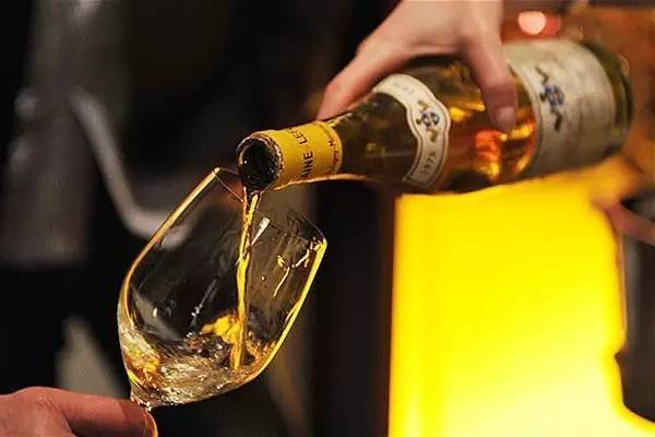 葡萄酒是少喝好还是不喝好,葡萄酒没做好有毒吗