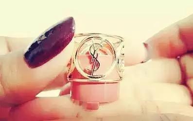 刘诗诗婚礼用的ysl口红,刘诗诗婚礼几套礼服