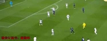 把球传进球门实拍,把球传进球门最完美gif