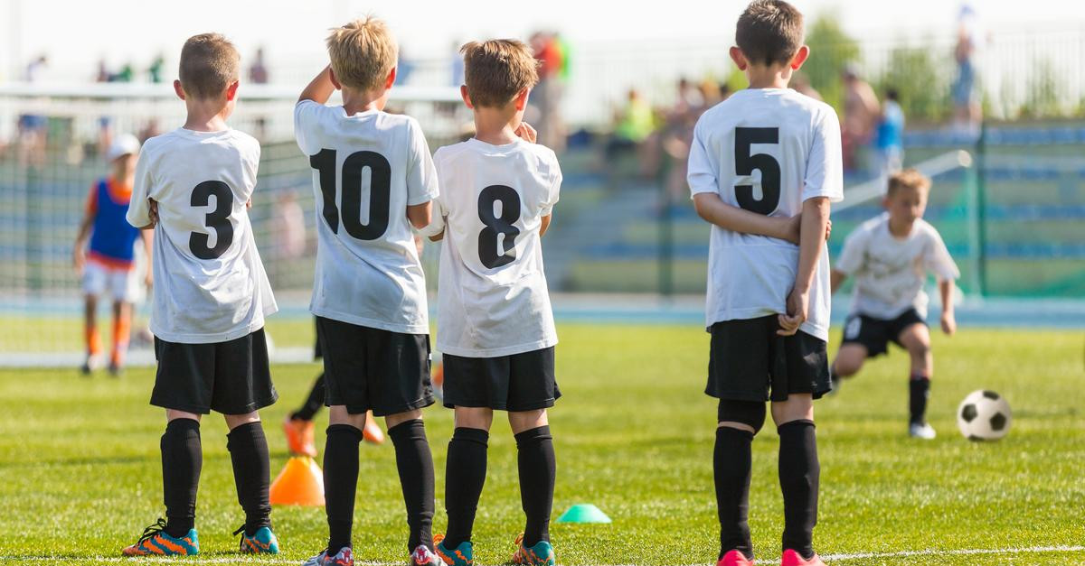 什么时候可以踢足球比赛,什么时候足球开始比赛