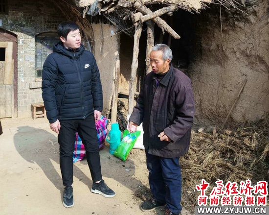扶贫志愿者送温暖活动,精准扶贫送健康下乡义诊暖民心