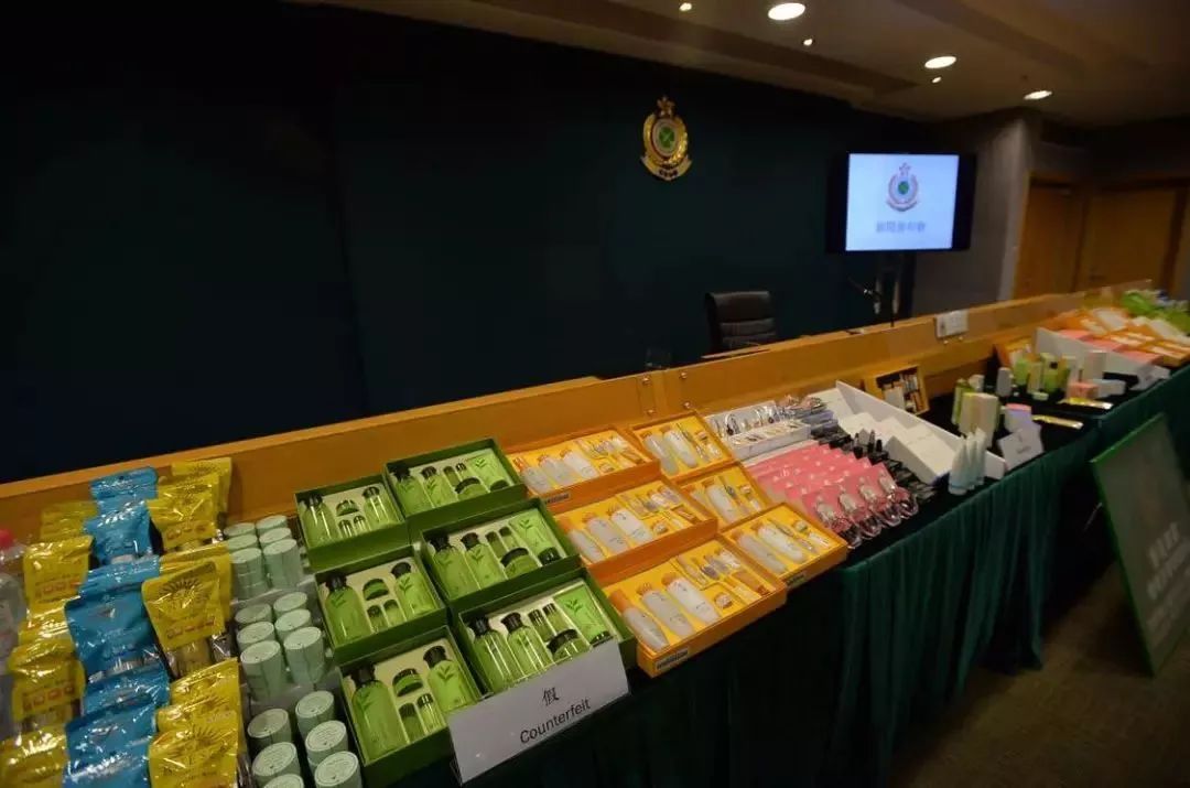 香港查获假化妆品,香港海关查获一批假冒进口护肤品