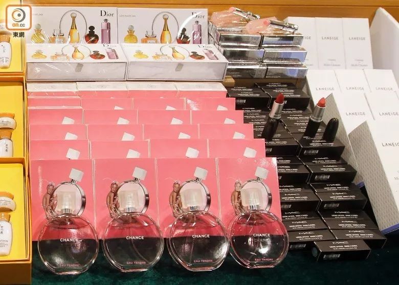香港查获假化妆品,香港海关查获一批假冒进口护肤品