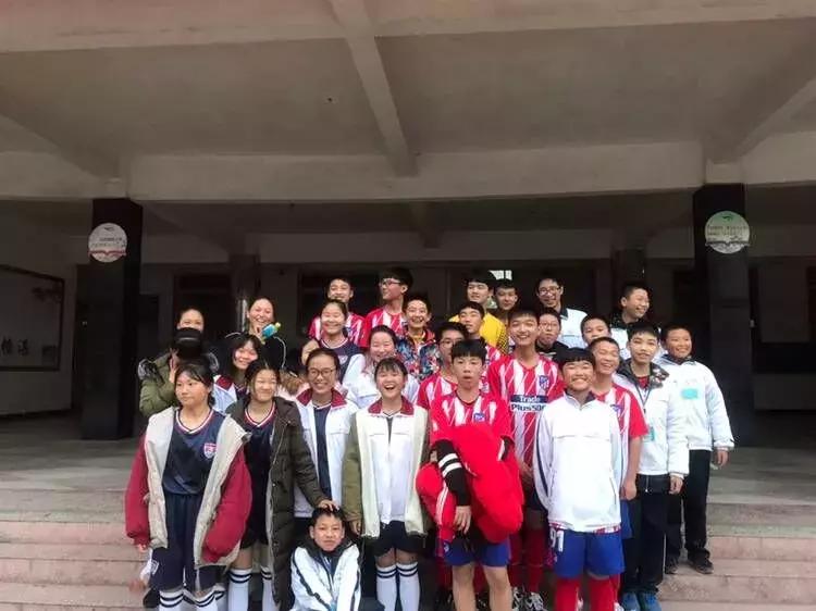 英姿飒爽绿茵场足球赛,绿茵战场