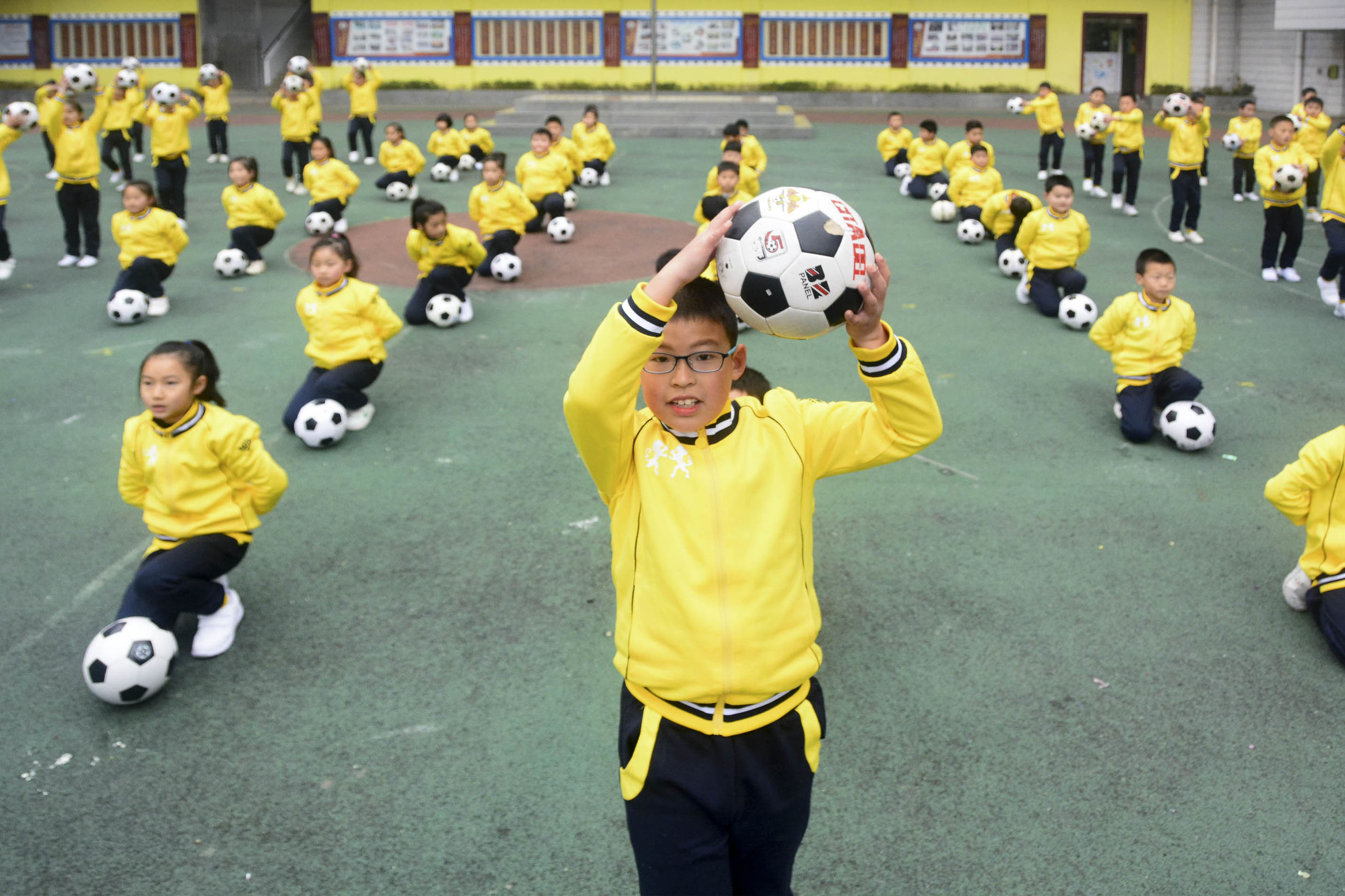 红山区第17小学足球啦啦操,三小校运会啦啦操