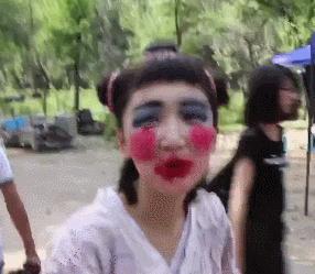 见多了娱乐圈塑料姐妹请，像周冬雨马思纯这种不做作的，太罕见！