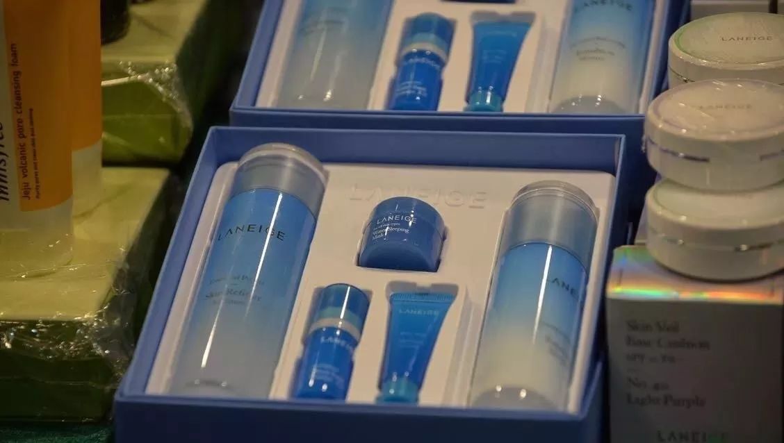 香港海关查获一批假冒进口护肤品,新闻香港假化妆品