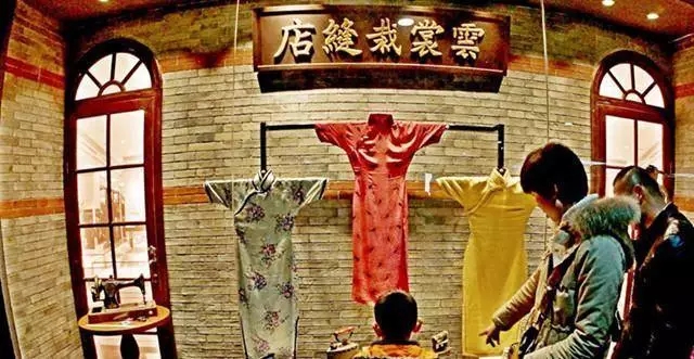 能够写出再别康桥的徐志摩，却在人生中错失了一位传奇女子