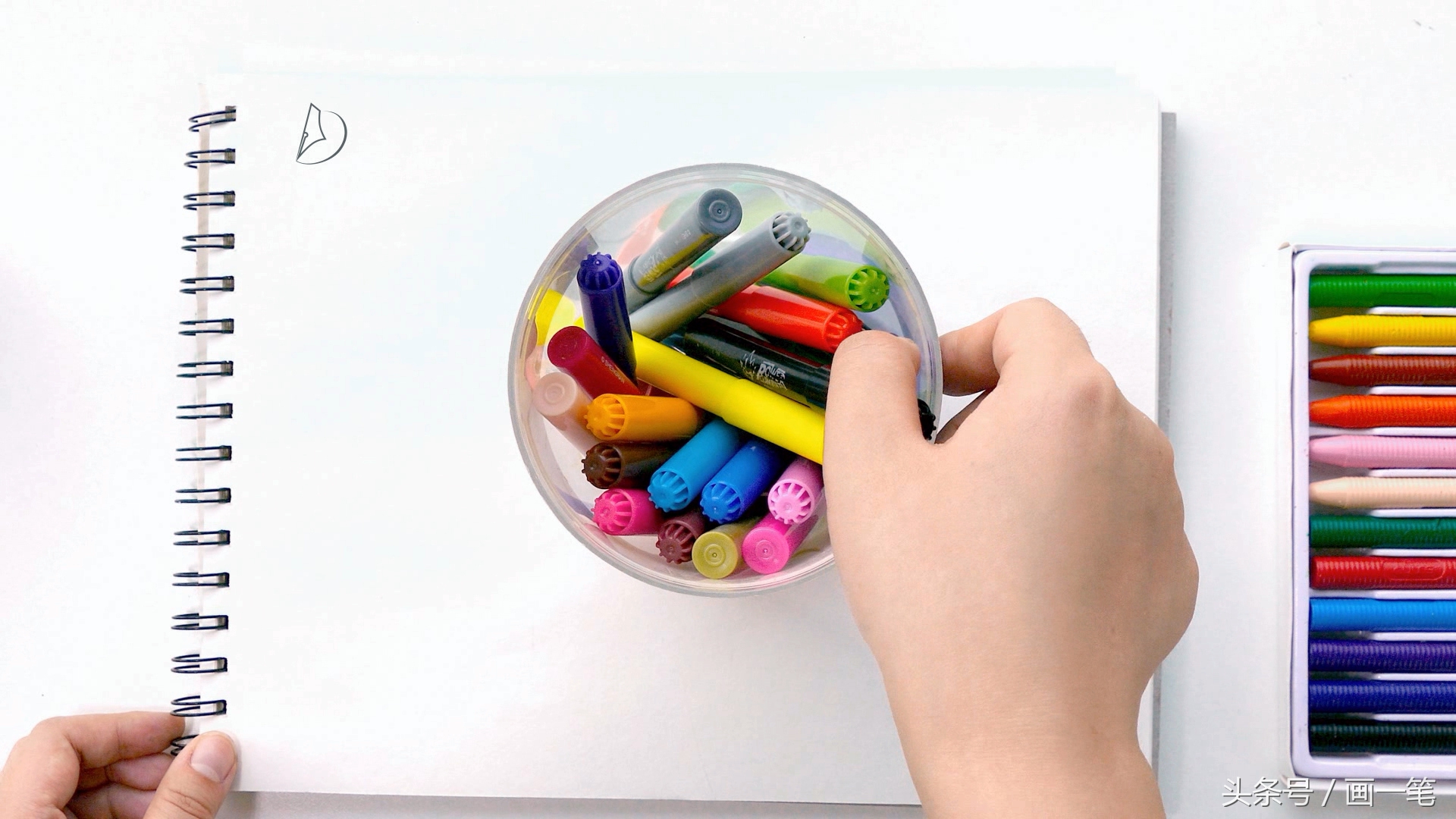 画一画你了解的足球,画一年级小朋友画的画