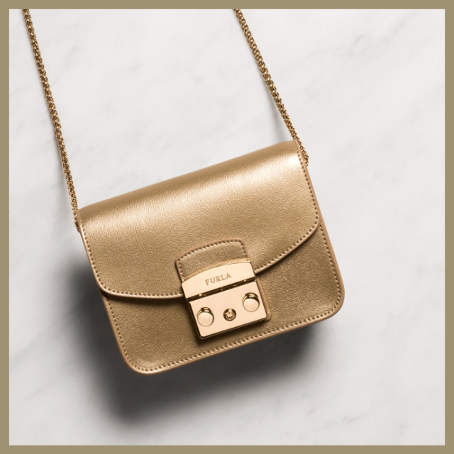 用一样东西完美宣示意大利的纯正血统，这款包包再适合不过啦~